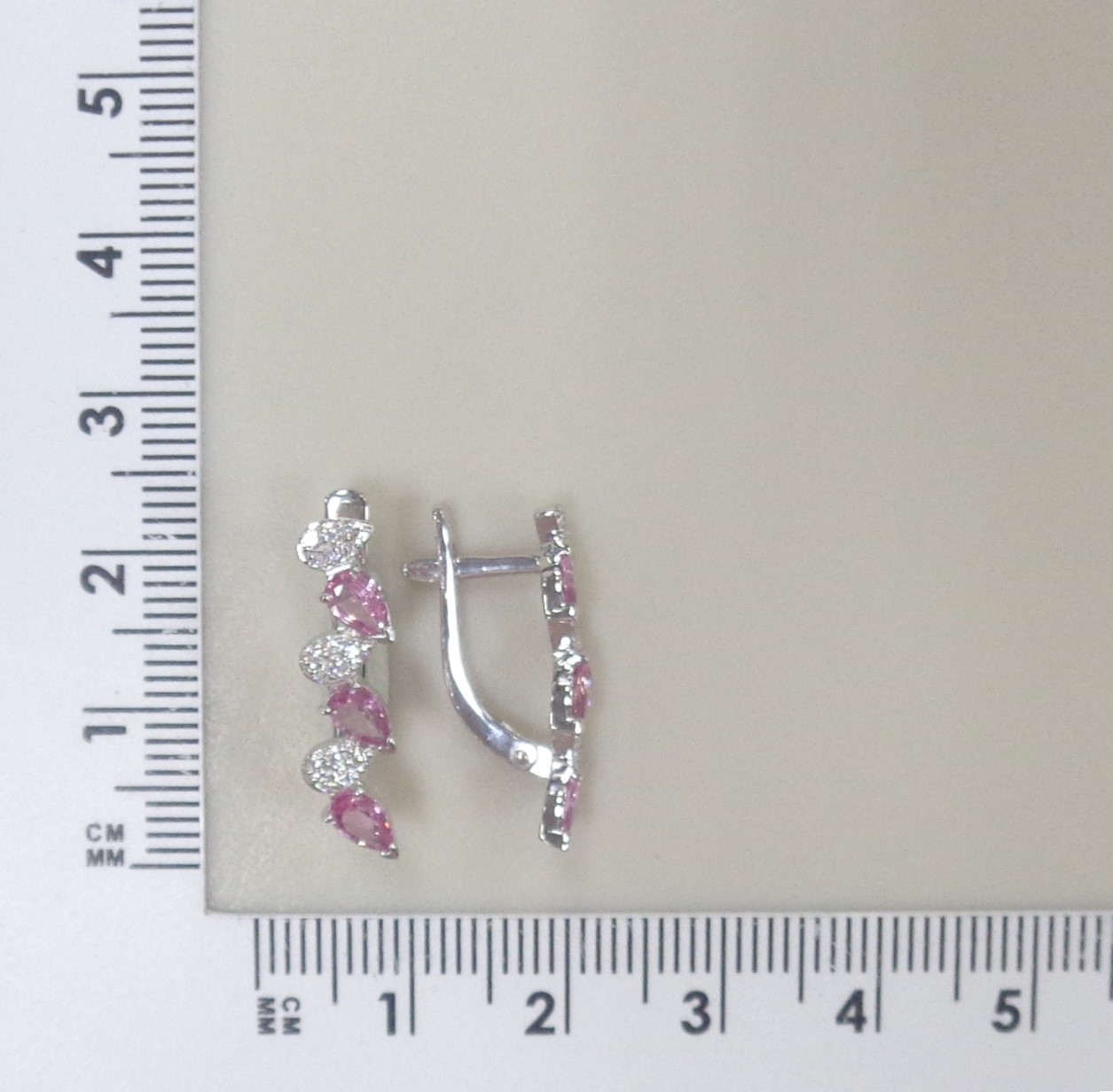 Серьги из белого золота с розовыми сапфирами